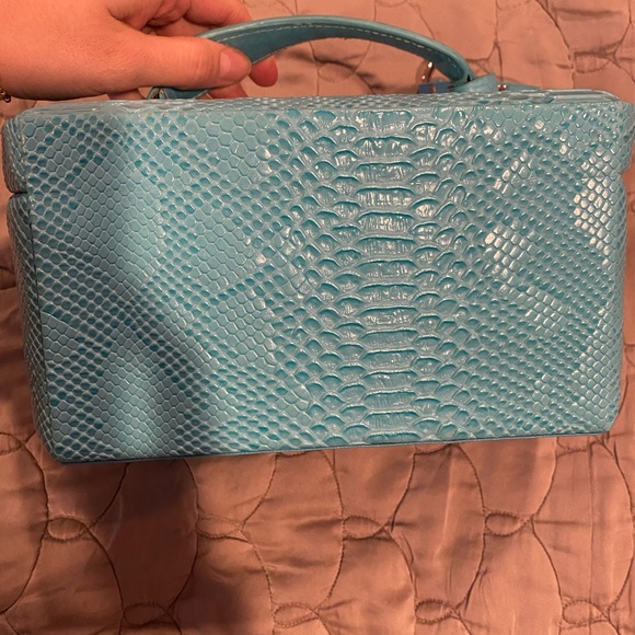 Locked Jewerly Chest Travel Case - Picture 6 of 6